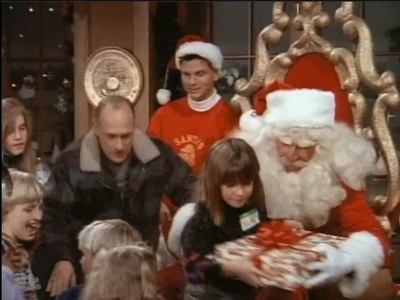 MAJOR_DAD_-_E2X12_THE_GIFT_OF_THE_MAJOR_001362.jpg
