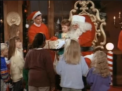 MAJOR_DAD_-_E2X12_THE_GIFT_OF_THE_MAJOR_001380.jpg