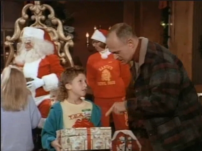 MAJOR_DAD_-_E2X12_THE_GIFT_OF_THE_MAJOR_001385.jpg