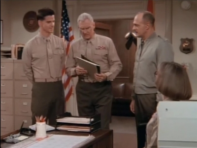 MAJOR_DAD_-_E2X13_FLYING_SOLO_054.jpg