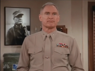MAJOR_DAD_-_E2X13_FLYING_SOLO_157.jpg