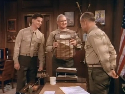 MAJOR_DAD_-_E2X14_A_BIRD_IN_THE_HAND_015.jpg