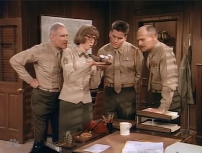 MAJOR_DAD_-_E2X14_A_BIRD_IN_THE_HAND_083.jpg