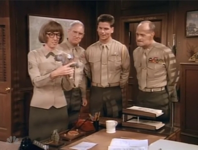MAJOR_DAD_-_E2X14_A_BIRD_IN_THE_HAND_094.jpg