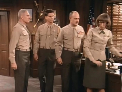 MAJOR_DAD_-_E2X14_A_BIRD_IN_THE_HAND_130.jpg