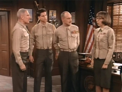 MAJOR_DAD_-_E2X14_A_BIRD_IN_THE_HAND_132.jpg