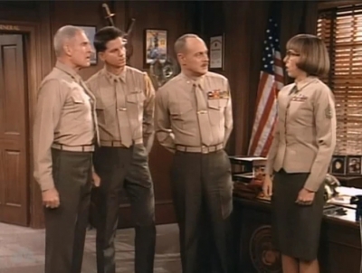 MAJOR_DAD_-_E2X14_A_BIRD_IN_THE_HAND_133.jpg