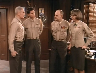 MAJOR_DAD_-_E2X14_A_BIRD_IN_THE_HAND_137.jpg
