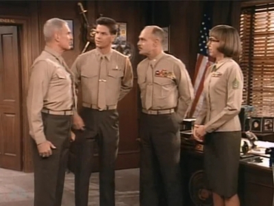 MAJOR_DAD_-_E2X14_A_BIRD_IN_THE_HAND_139.jpg