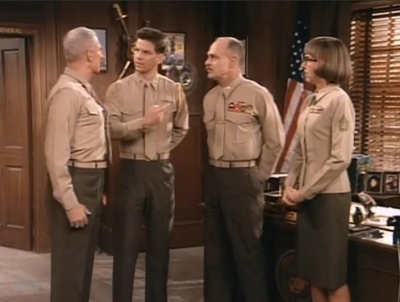 MAJOR_DAD_-_E2X14_A_BIRD_IN_THE_HAND_140.jpg