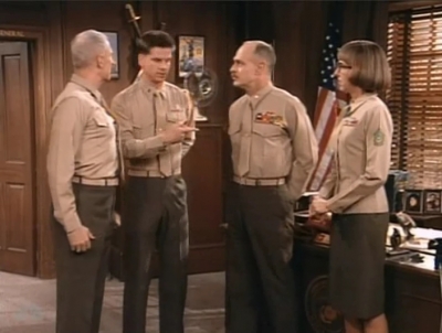 MAJOR_DAD_-_E2X14_A_BIRD_IN_THE_HAND_141.jpg