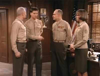 MAJOR_DAD_-_E2X14_A_BIRD_IN_THE_HAND_142.jpg