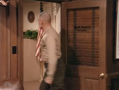 MAJOR_DAD_-_E2X14_A_BIRD_IN_THE_HAND_183.jpg