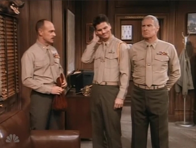 MAJOR_DAD_-_E2X14_A_BIRD_IN_THE_HAND_236.jpg