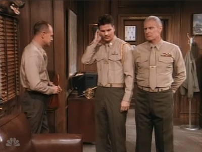 MAJOR_DAD_-_E2X14_A_BIRD_IN_THE_HAND_238.jpg