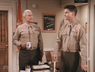 MAJOR_DAD_-_E2X14_A_BIRD_IN_THE_HAND_372.jpg