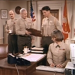 MAJOR_DAD_-_E2X14_A_BIRD_IN_THE_HAND_435.jpg